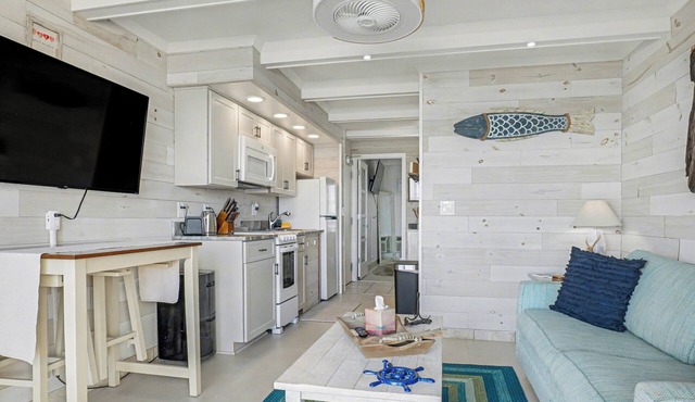 'Newly Remodeled' - Beautiful Oceanfront Condo on Crescent Beach