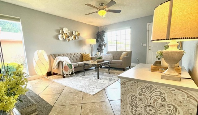 Newly Remodeled Beauty & Private Backyard