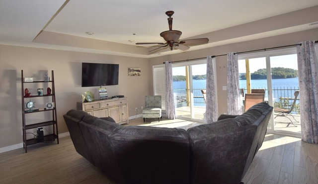 Newly Remodeled -Beautifully Decorated - Spacious Water Front 4 Bdrm & 4 Bath