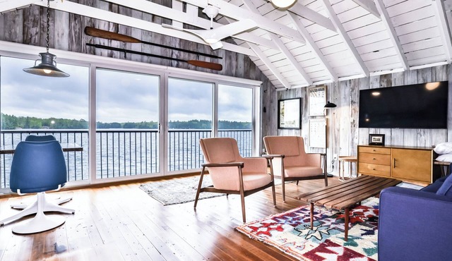 Newly Remodeled cabin with amazing views on the Minocqua Chain of Lakes. Perfect