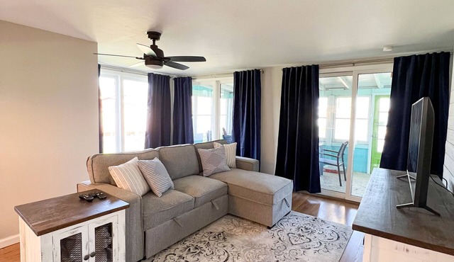 Newly Remodeled Cabin Steps from Sylvan Lake