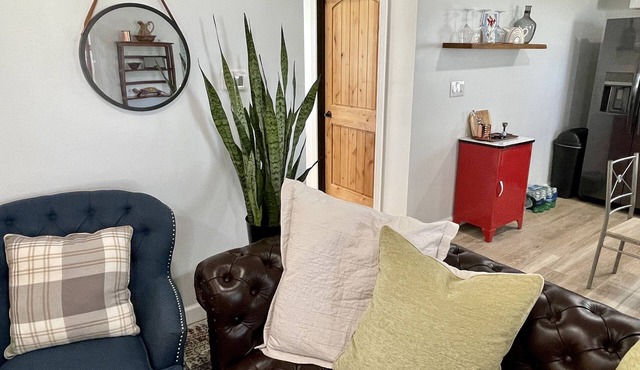 Newly remodeled, cheerful 4bd home on 3 acres!