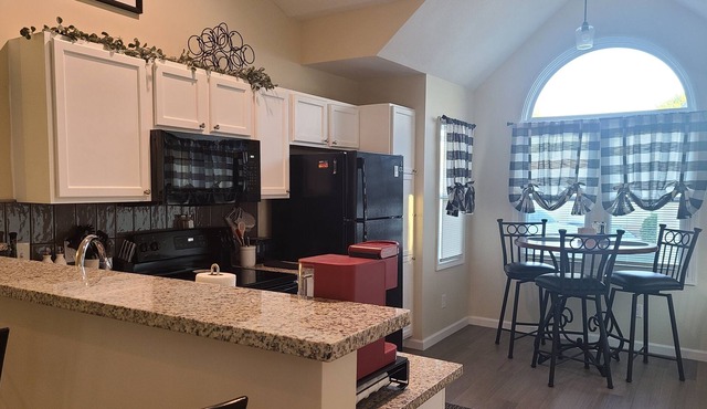 Newly Remodeled Charming Modern Townhome in Northeast Wichita