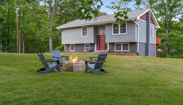 Newly Remodeled Charming Mountain Retreat In Super Location