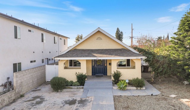 Newly Remodeled Chic 2BR Home -Wifi, Smart TV, Kitchen & Parking near Disneyland