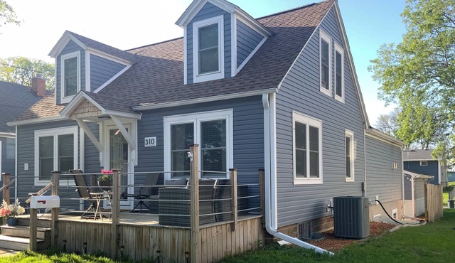 Newly remodeled Clean Spacious 5-bedroom House with AC, WiFi,