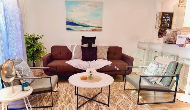 Newly Remodeled Clean Modern Home Near Uptown CLT, Airport & More!
