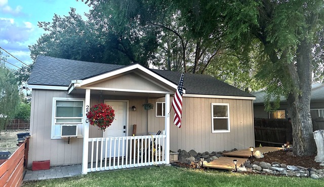 Newly Remodeled Comfy Cottage