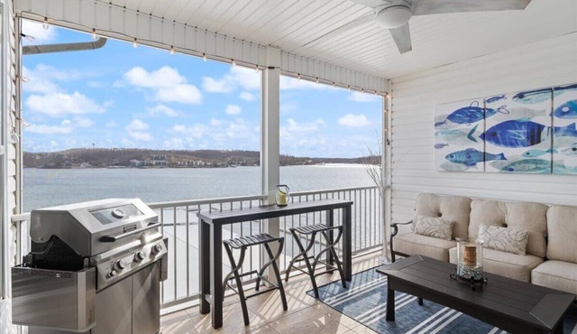 Newly remodeled condo best views on the lake