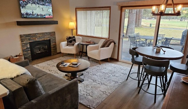 Newly Remodeled Condo on Golf Course, A/C, Pet Friendly, SHARC passes, Bikes.