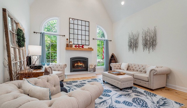 Newly remodeled cottage with hot tub and three seasons room