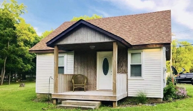 Newly remodeled, cozy cottage only steps away from the Katy Trail in Windsor, MO