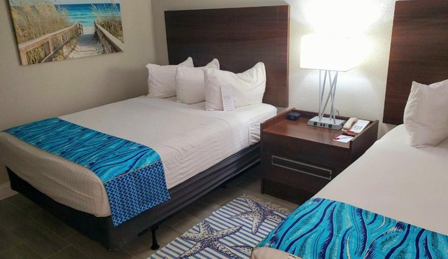 Newly Remodeled Cozy Unit Sarasota Cay Club close to Airport, Beaches and Shops