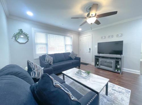 Newly Remodeled Cozy Home Minutes to Downtown-Family Friendly