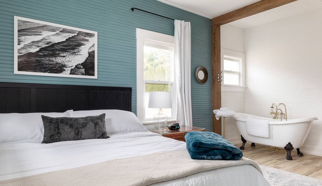 Newly remodeled cozy beach cottage on Whidbey Island