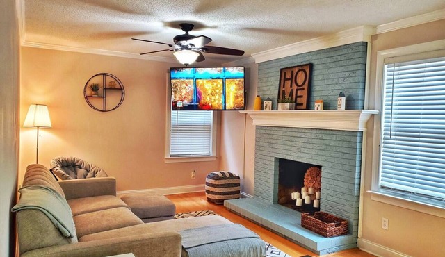 Newly remodeled! Family friendly. Near lake & park
