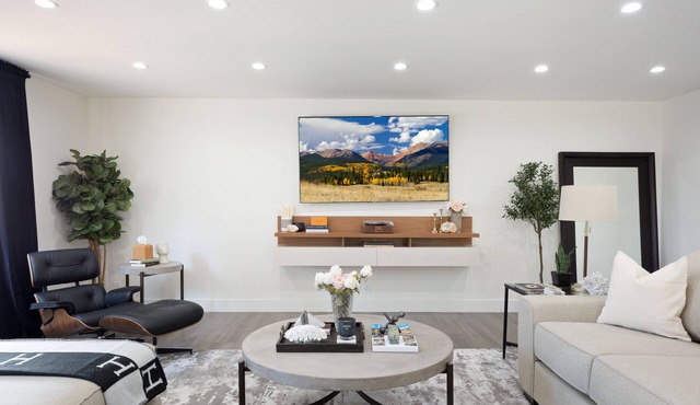 Newly Remodeled Gated House w/Pool