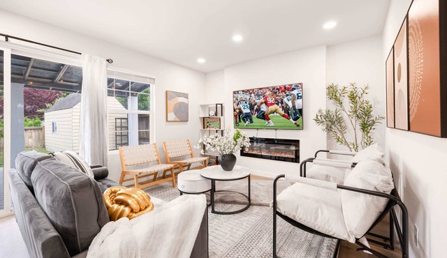 Newly Remodeled Hilltop 4B 2.5B Retreat with Gym