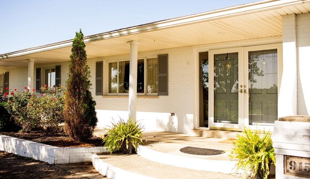 Newly remodeled! Holland Farms is located in the Golden Triangle of Northern KY!