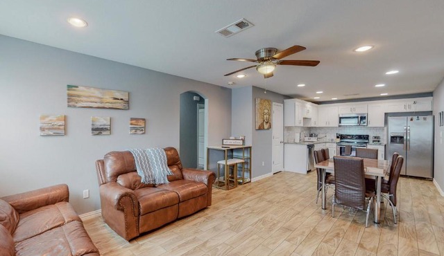 Newly remodeled home 15 mins from downtown & bishop arts