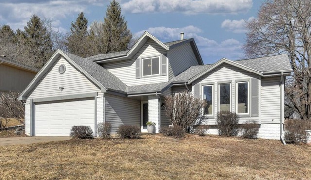 Newly Remodeled Home - 20 minutes from anywhere in Omaha!