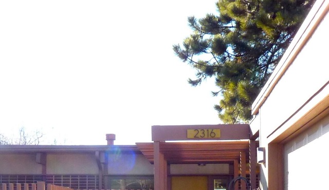 Newly Remodeled Home, Backs to Nature Trail W/ Mountain Views.