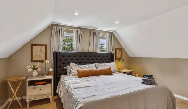 Newly remodeled home. Sleeps 12. Pets welcome