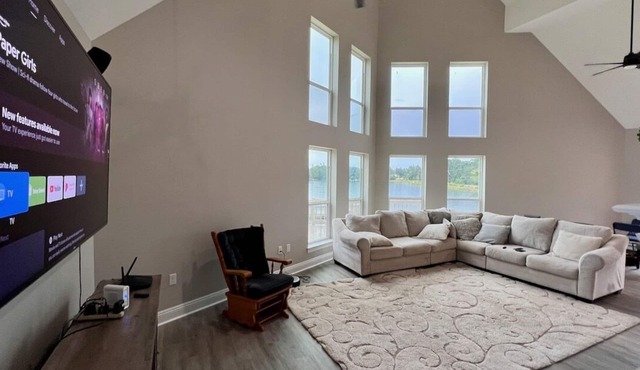 Newly remodeled house on the lake! Private beach! Near the Gulf of Mexico