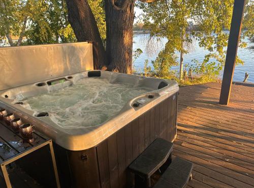 Newly Remodeled House on Cedar Lake!