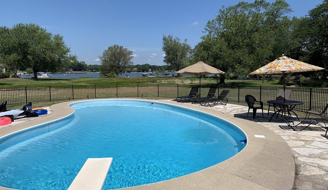 Newly Remodeled in Pistakee Bay on the Chain O' Lakes