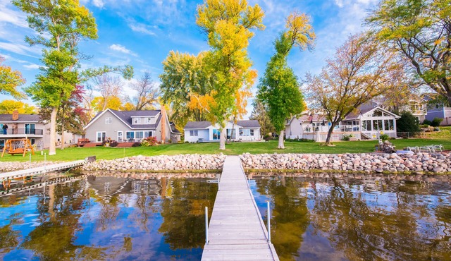 Newly Remodeled Lake Cabin on Forest Lake only 30 minutes from Twin Cities
