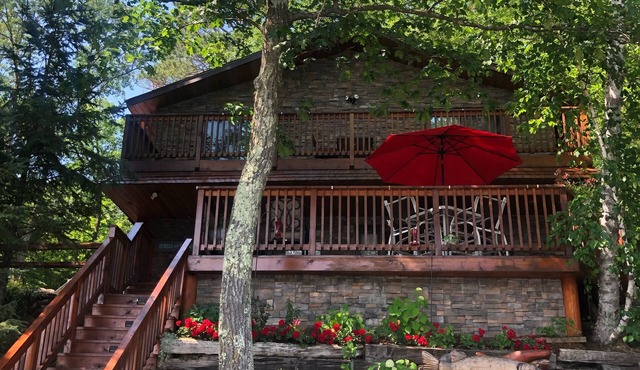 Newly remodeled lake home ! Steps away from the beautiful pike lake chain