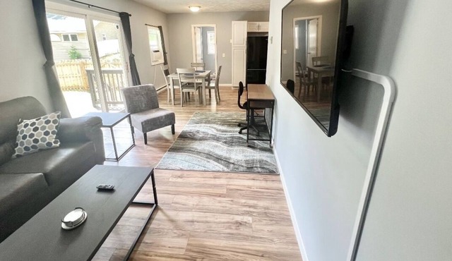 Newly Remodeled Lakeside Cottage in Kent!