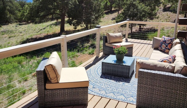 Newly remodeled log cabin10 minutes from downtown Westcliffe. Pet Friendly!