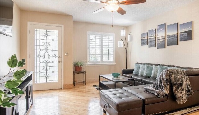 Newly Remodeled Luxury Duplex 7 minutes to downtown