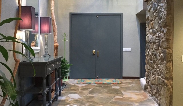 Newly Remodeled - Minutes From I-44, Downtown OKC And Penn Square Mall