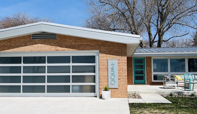 Newly remodeled Mid-Century Modern with a view!