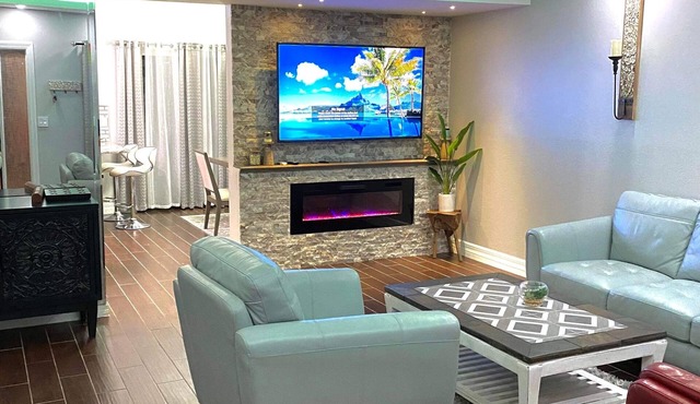 Newly remodeled modern townhouse -15 minutes from Honeymoon Island.