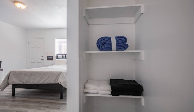 Newly Remodeled Modern Studio next to Temescal