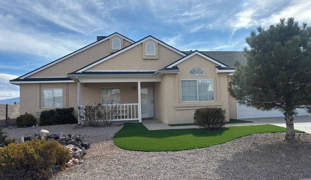 Newly Remodeled Mountain Escape Near Casino + Pool Table + Putting Green