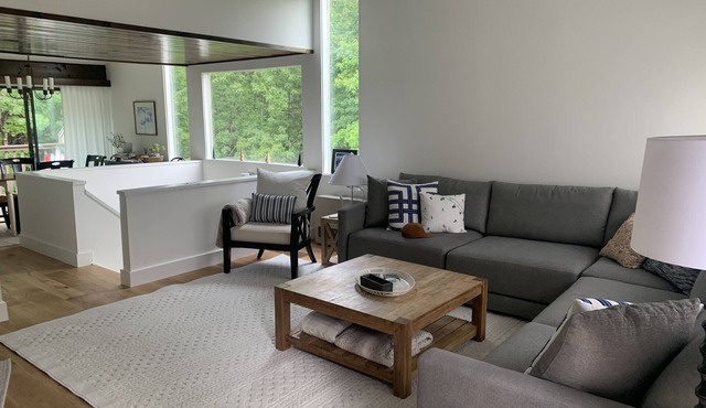 Newly Remodeled Mountain Home! Minutes from Lincoln Peak & Mt. Ellen! Free WiFi