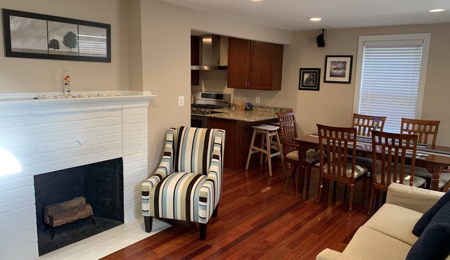 Newly Remodeled! Near Old Town - 2 metros - Solar Home away from home 1600sq