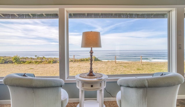 Newly Remodeled Oceanfront Home with Amazing Views, Hot Tub, and Game Room