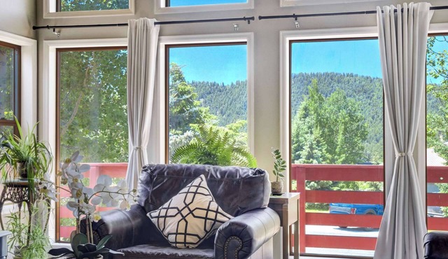 Newly remodeled ★ PIKES PAEK★Charis ★ Close to City Center★ License #008138