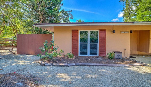 Newly remodeled Parrot Nest Toucan Cottage! Walk to beach, shops, restaurants!