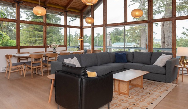 ★Newly Remodeled! Pet-friendly 5BD/3BT Oasis for 12★