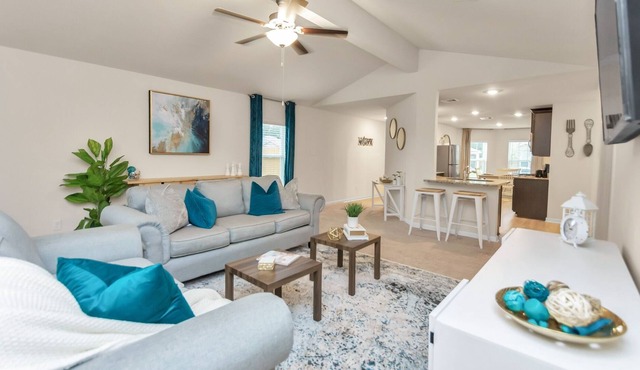Newly Remodeled Pet Friendly Family Home In Hockley by RedAwning