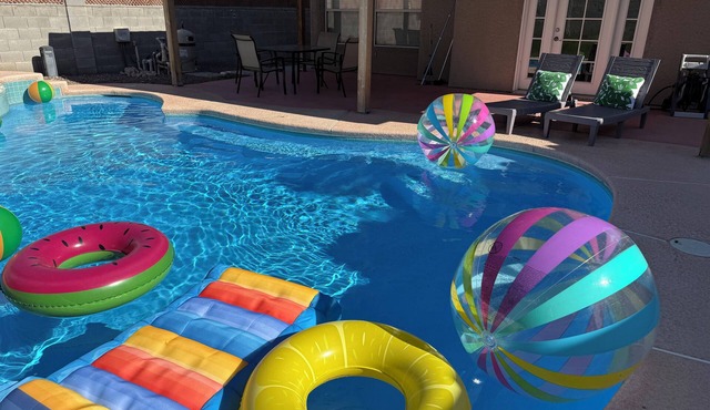 Newly Remodeled Pool Villa 3BD2.5BA by Summerlin