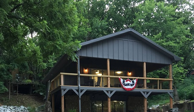 Newly Remodeled, Private Boat Dock, 100 MBS Fiber, Lakeside, Boat Ramp, Quiet.