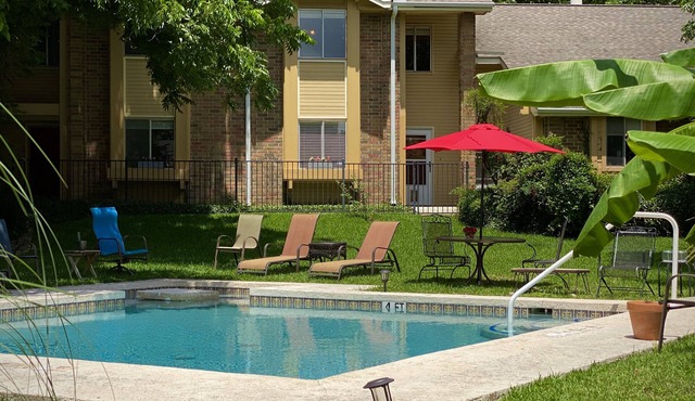 NEWLY REMODELED, Quiet, Comfortable, 2/2 Condo-Great Location!